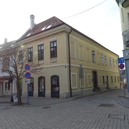Ovaros Apartman Veszprem Luaran gambar