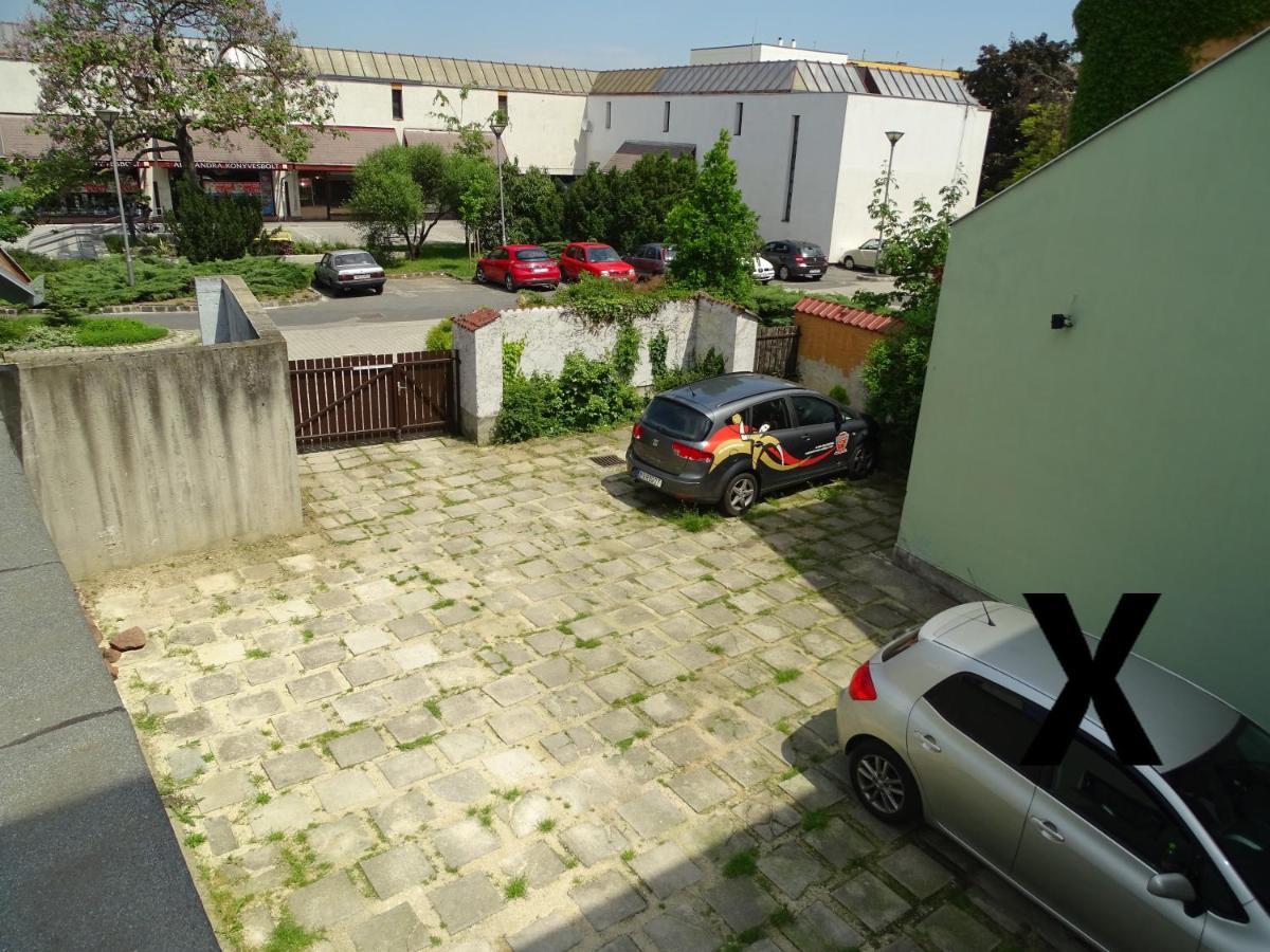 Ovaros Apartman Veszprem Luaran gambar