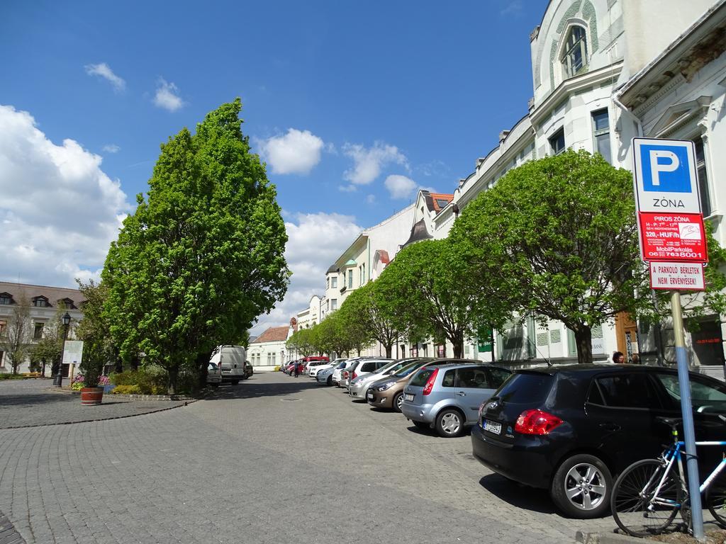 Ovaros Apartman Veszprem Luaran gambar