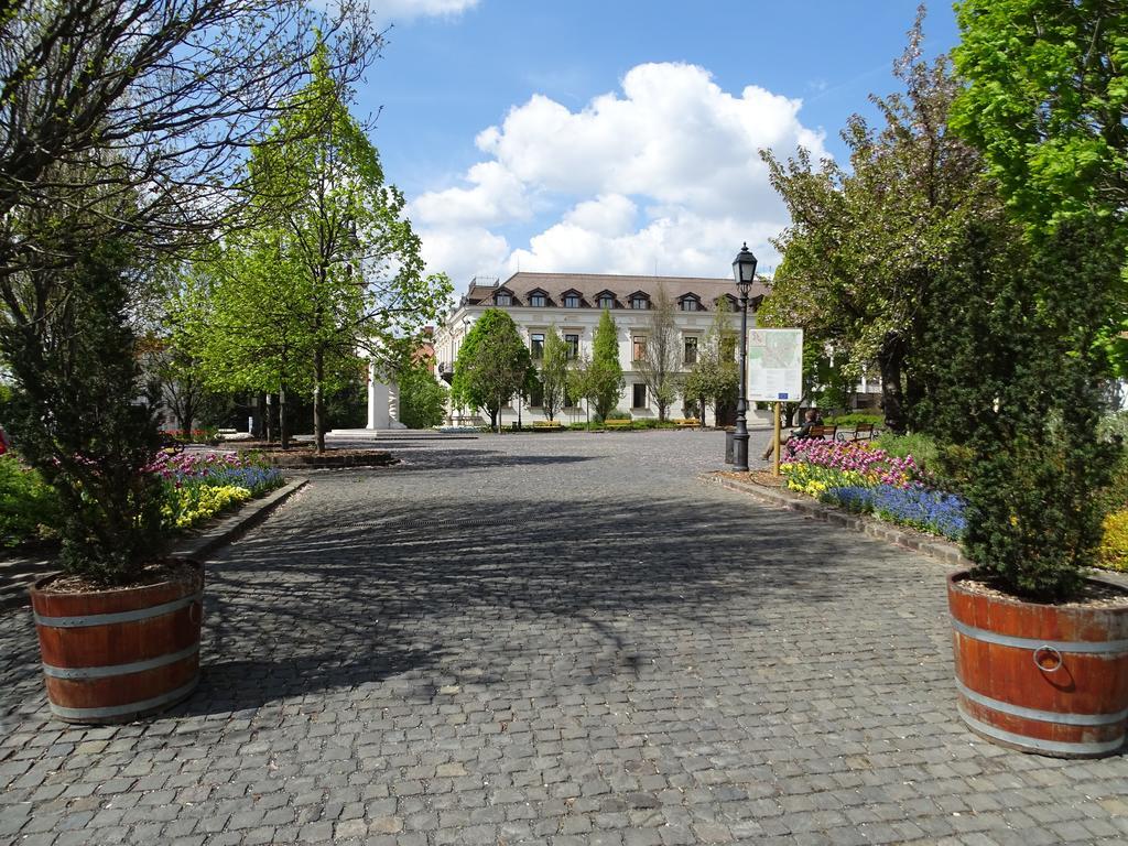 Ovaros Apartman Veszprem Luaran gambar